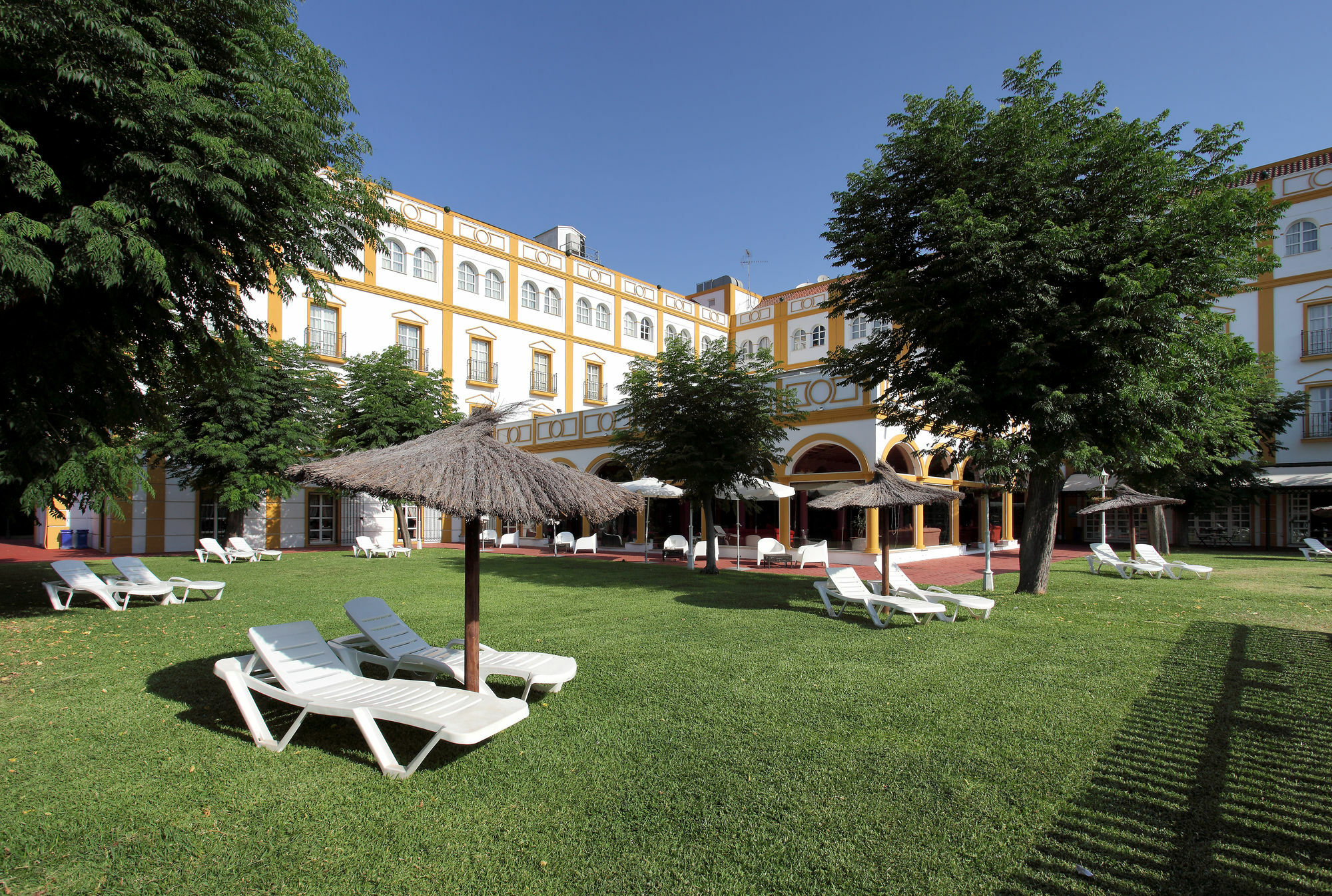 Exe Gran Hotel Solucar Sanlucar la Mayor Exterior photo